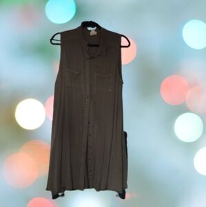 Sleeveless button down loose fit top